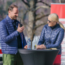 25. mars: Kronprinsparet deltar når Røde Kors informerer om sin påskeberedskap. Foto: Stian Lysberg Solum / NTB
